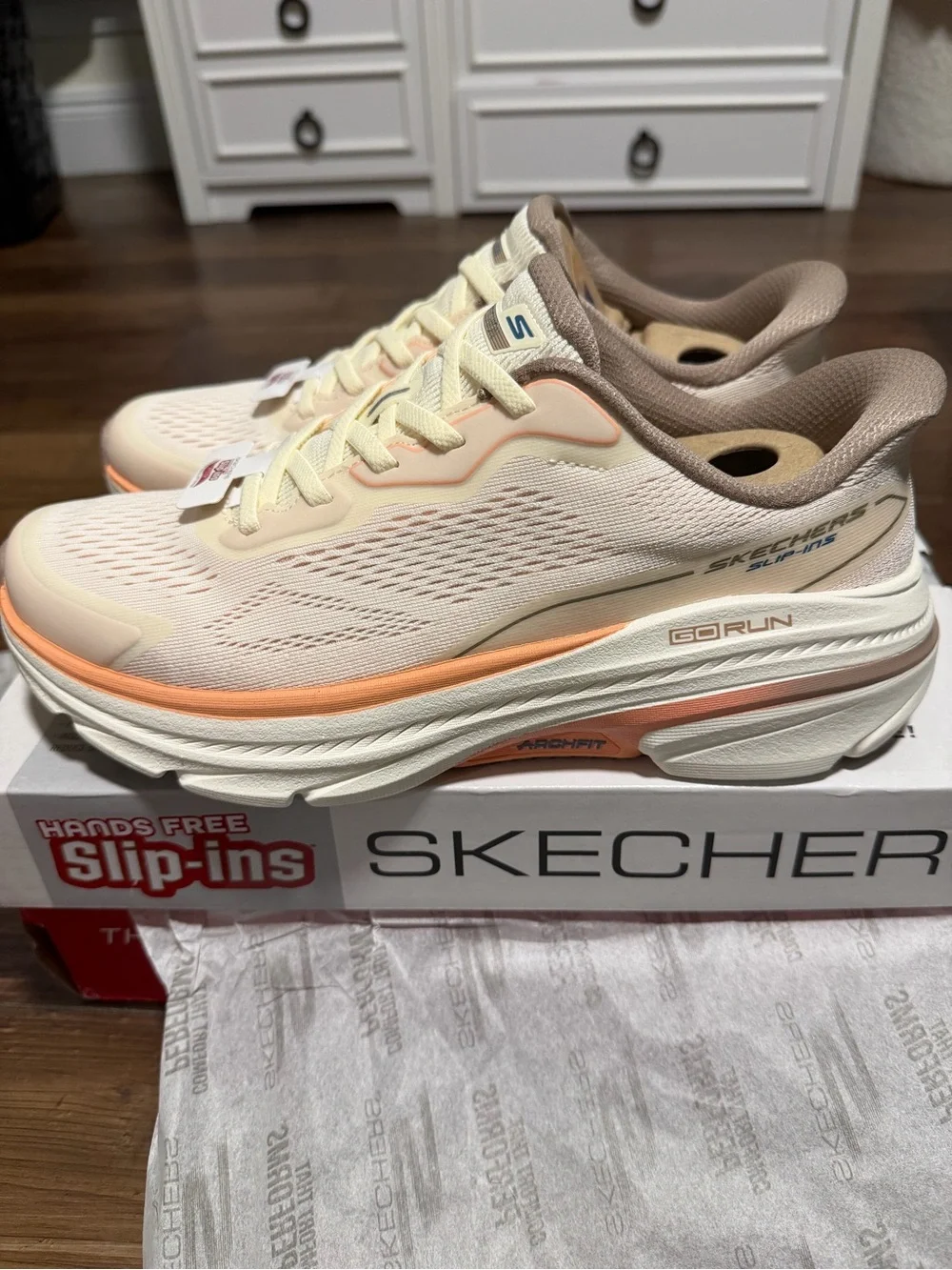 Skechers Max Cushion Women's Running Shoes - Cream Peach